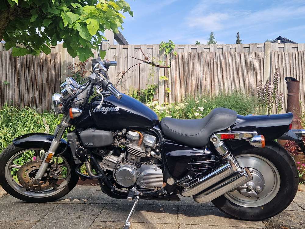 Honda VF 750C Super Magna V45