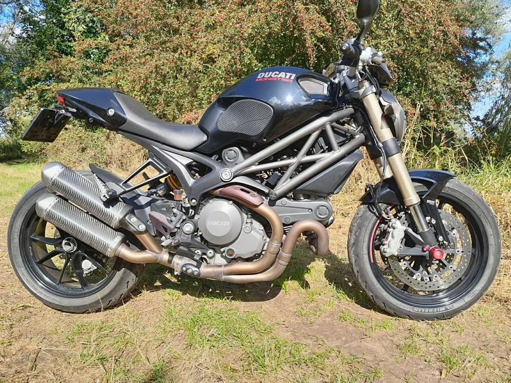 Ducati Monster 1100 EVO