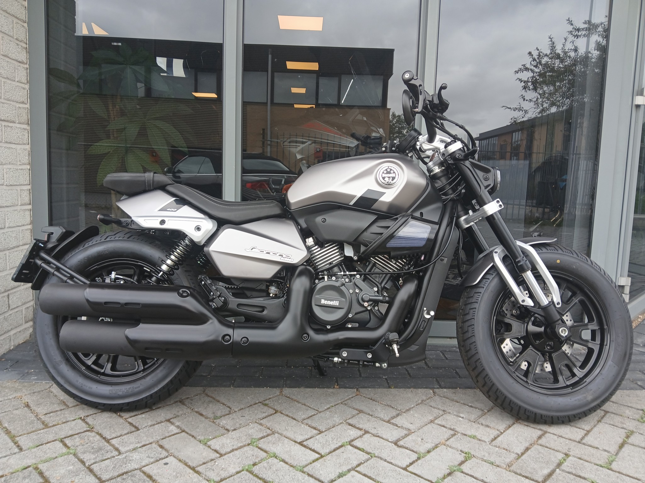 Benelli Leoncino Bobber 400