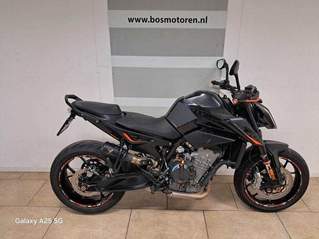 KTM 890 Duke R