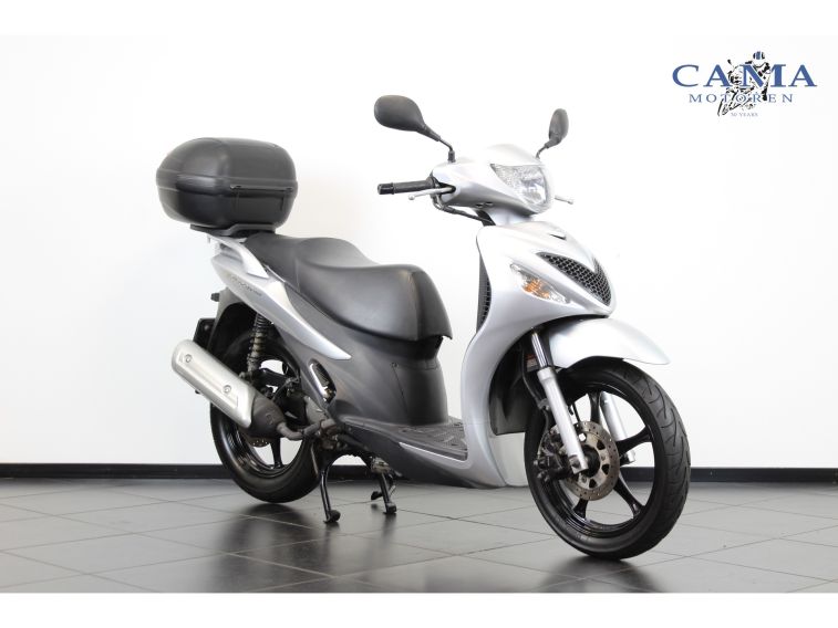 Suzuki Sixten 150