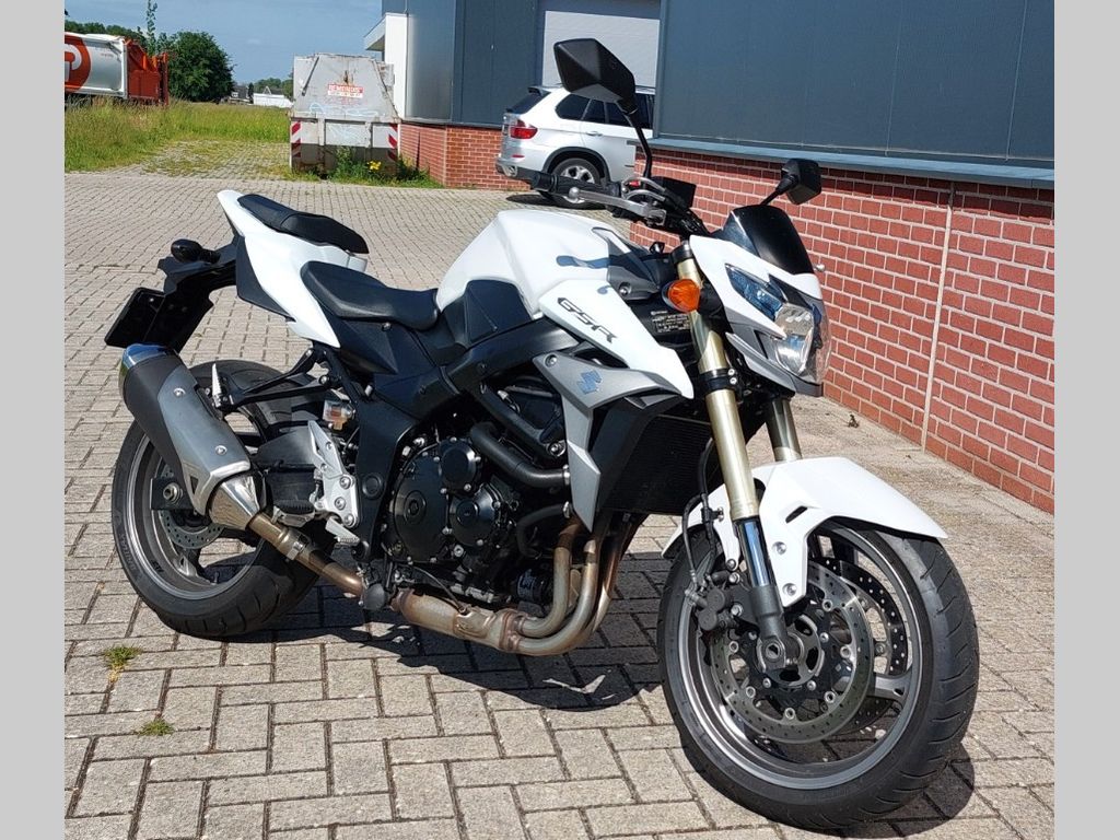 Suzuki GSR 750