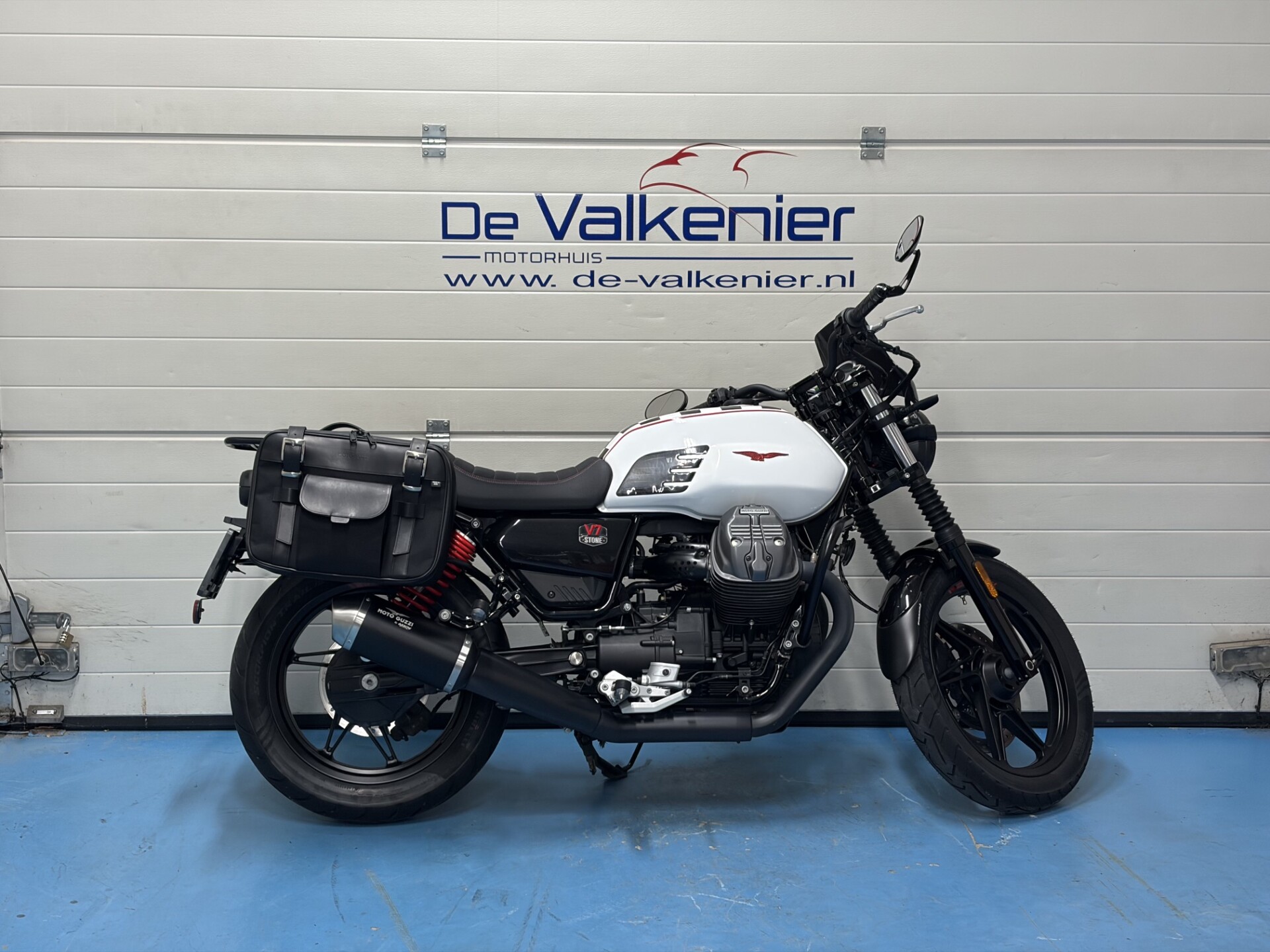 Moto Guzzi V7 850 Stone