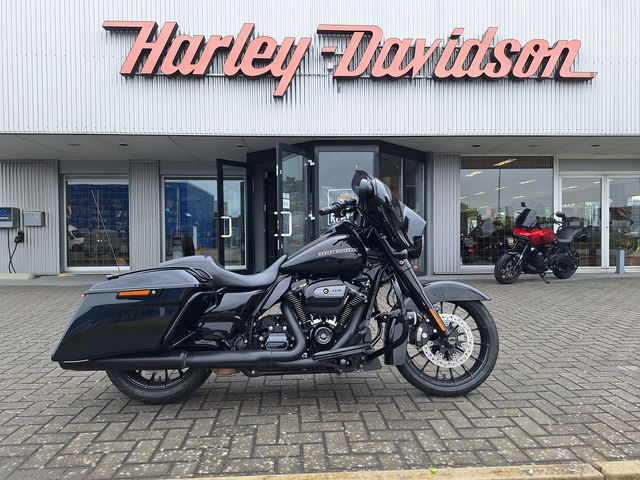 Harley-Davidson FLHXS Street Glide Special