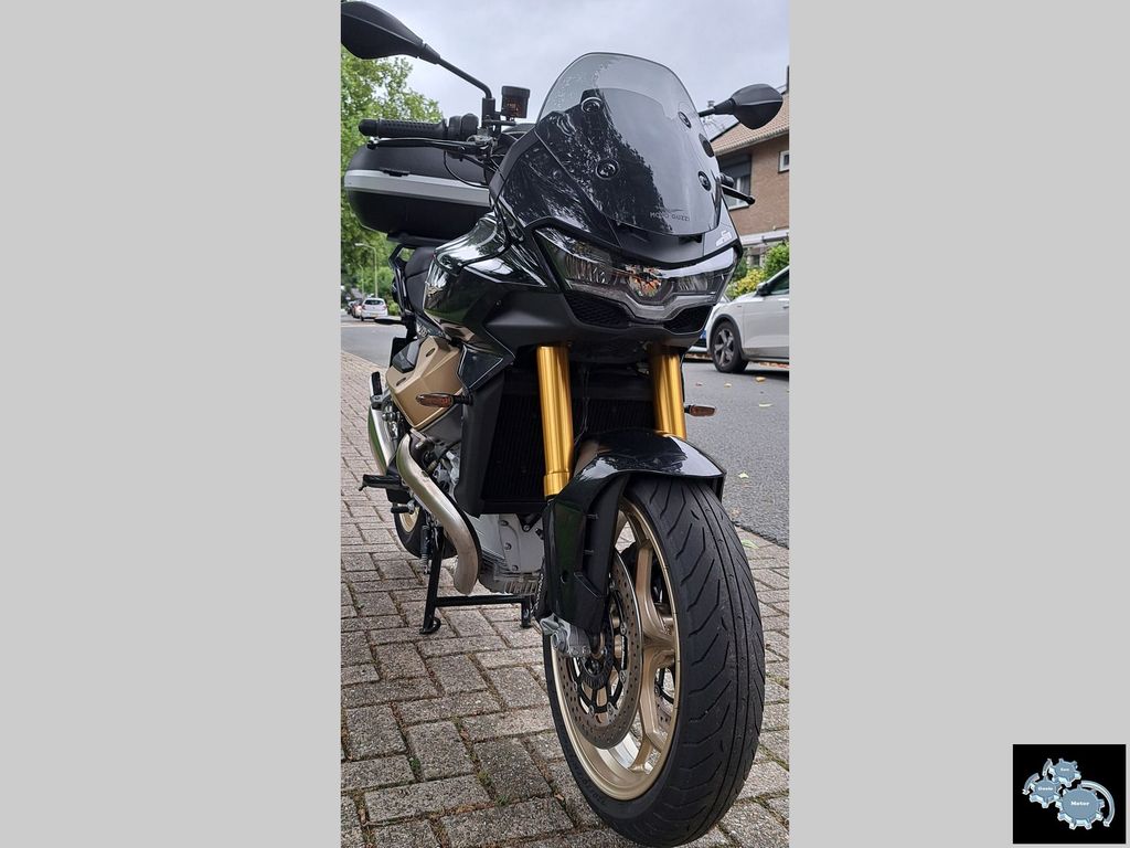 Moto Guzzi V 100 Mandello