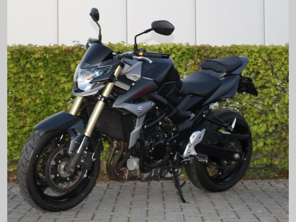 Suzuki GSR 750