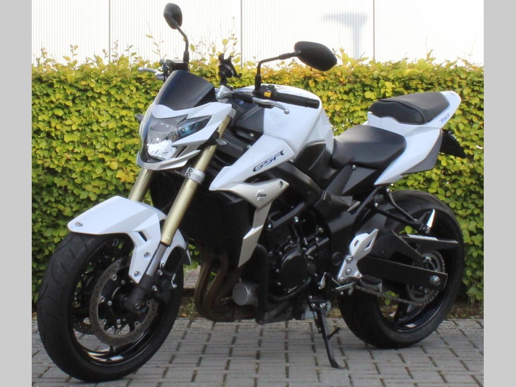 Suzuki GSR 750