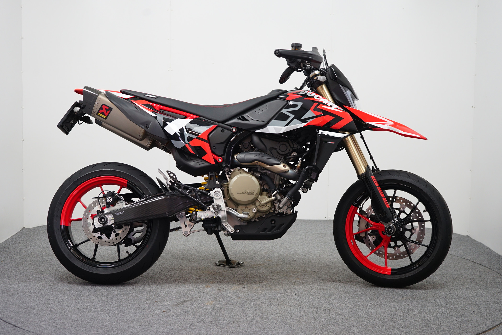 Ducati Hypermotard 698