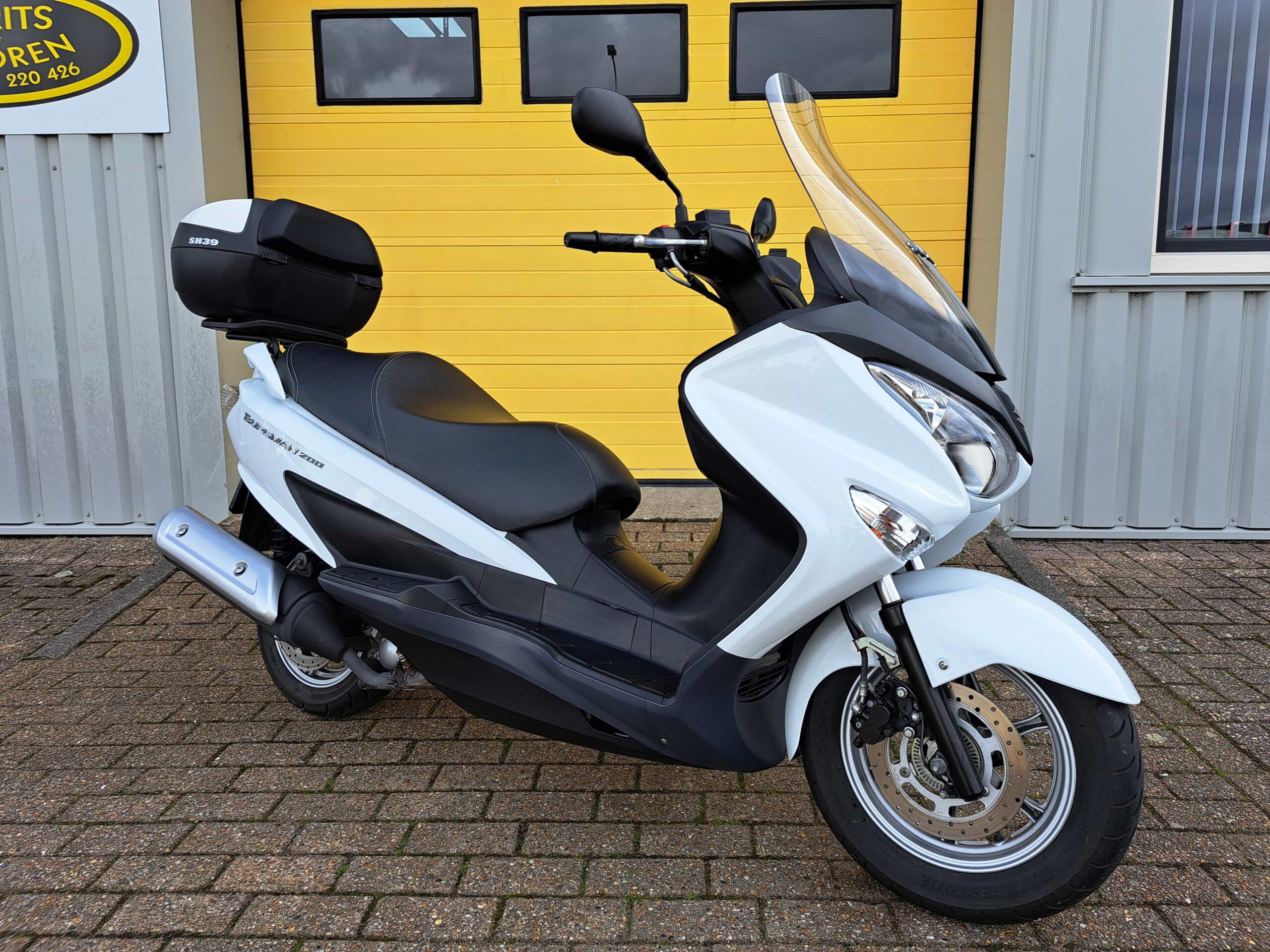 Suzuki UH 200