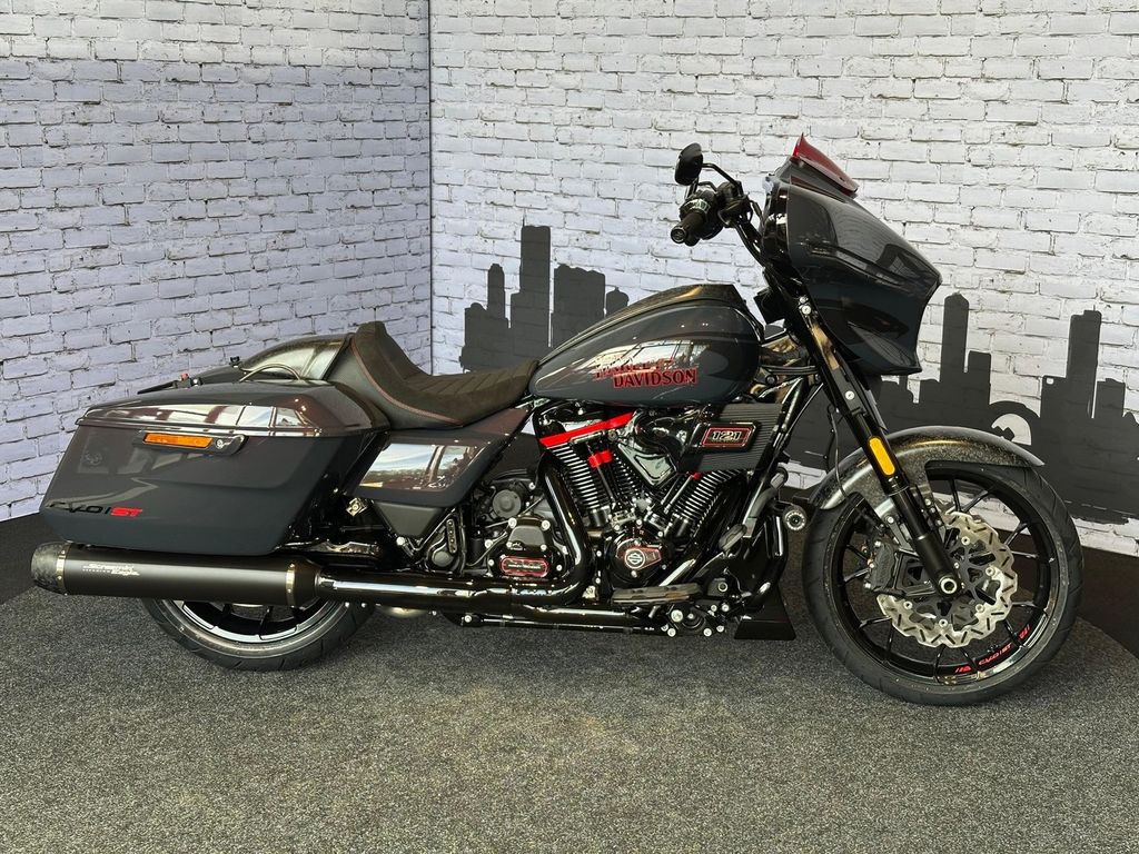 Harley-Davidson CVO Street Glide FLHXSE