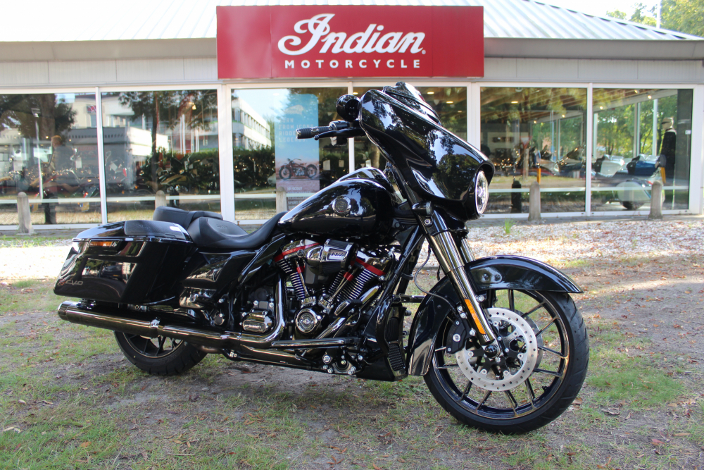 Harley-Davidson CVO Street Glide FLHXSE
