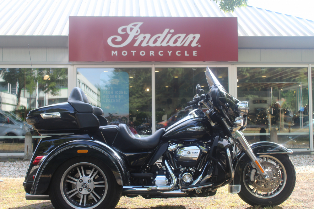 Harley-Davidson FLHTCUTG Tri Glide Ultra 114