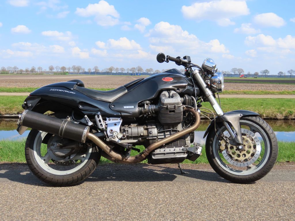 Moto Guzzi V85 TT Evocative