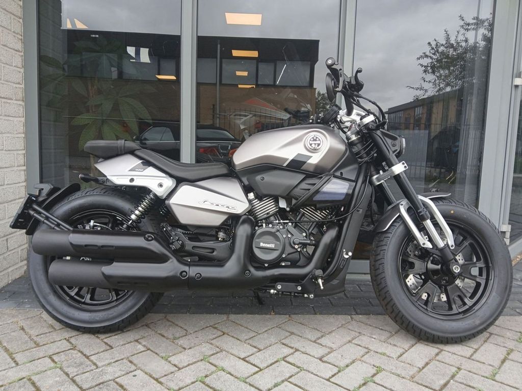 Benelli Leoncino Bobber 400