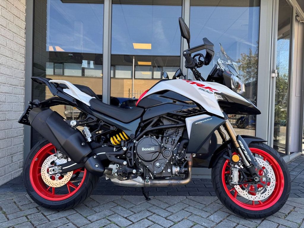 Benelli TRK 902 Stradale
