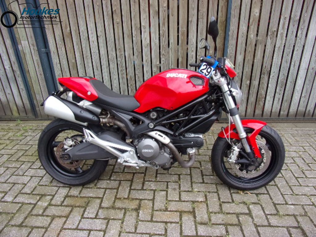 Ducati Monster 696