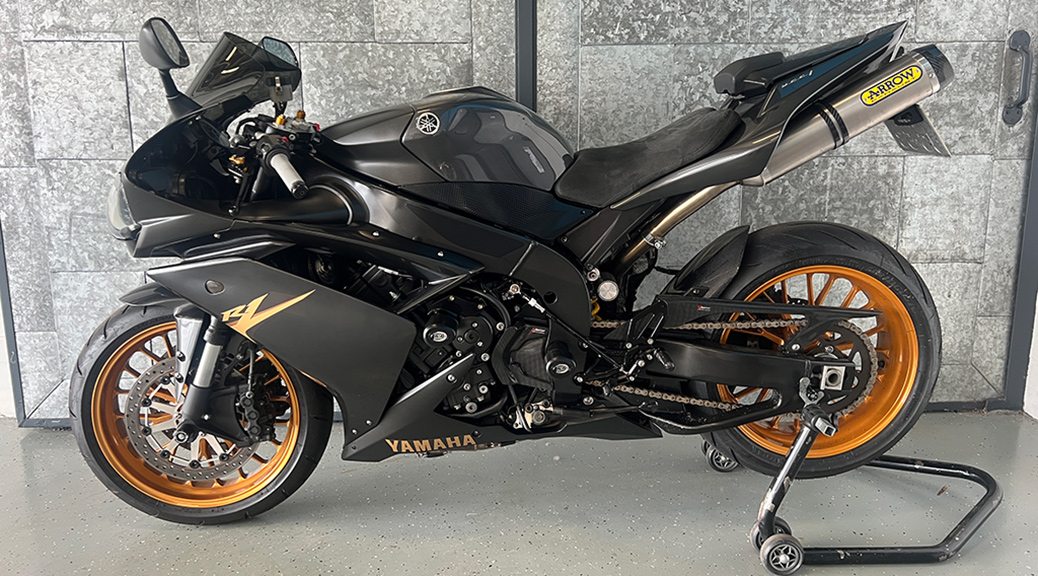 Yamaha YZF R1