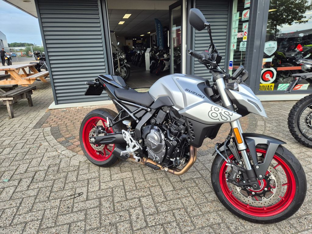 Suzuki GSX 8S