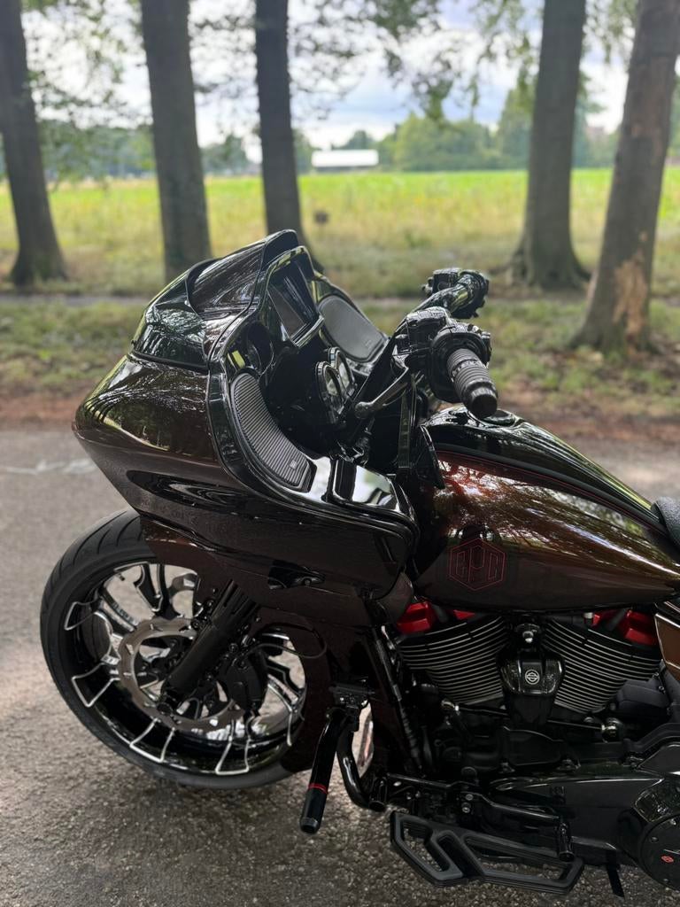 Harley-Davidson FLTRX Road Glide Custom