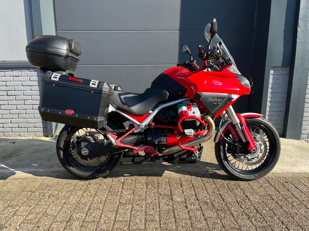 Moto Guzzi Stelvio 1200