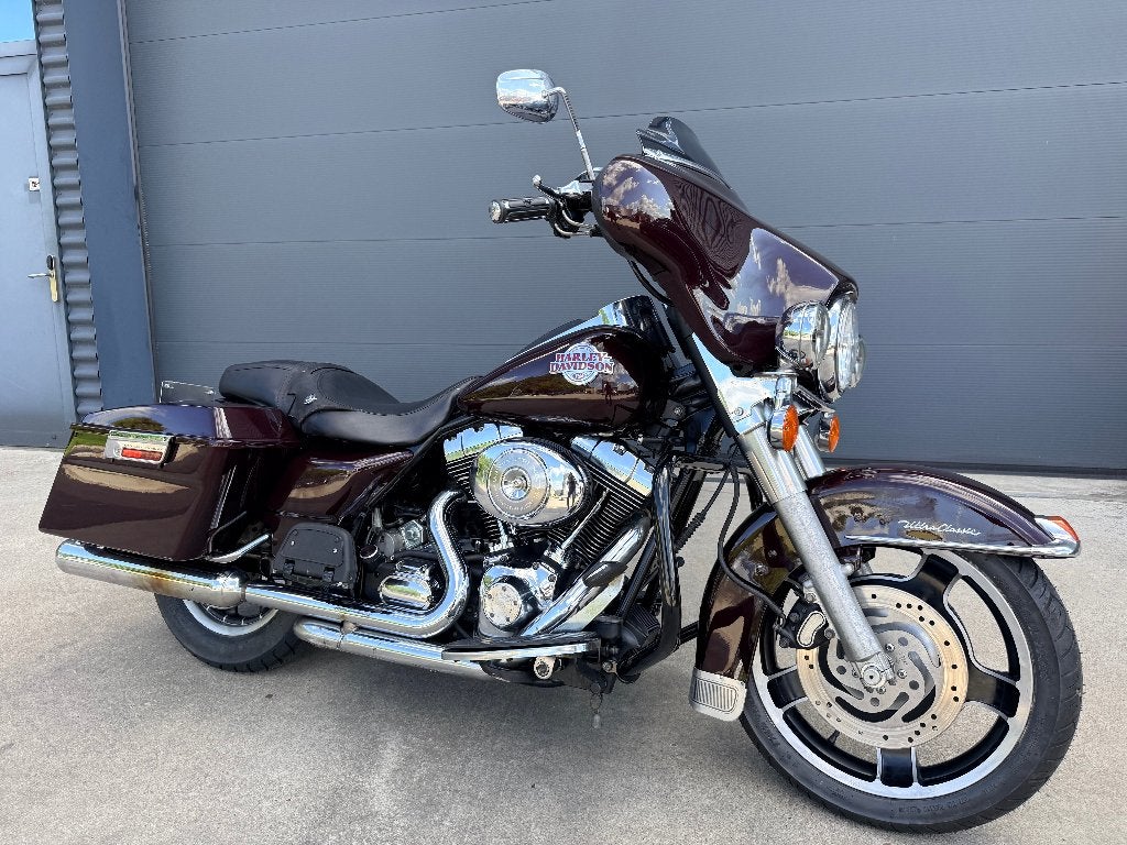 Harley-Davidson FLHXU Street Glide Ultra