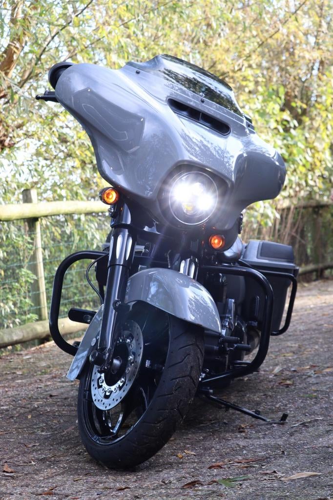Harley-Davidson FLHXS 103Ci Street Glide Special