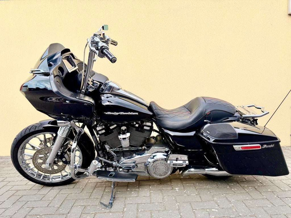 Harley-Davidson FLTRX Road Glide Custom