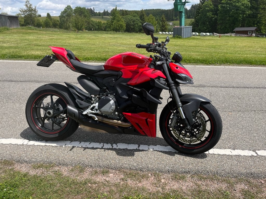 Ducati Streetfighter V2