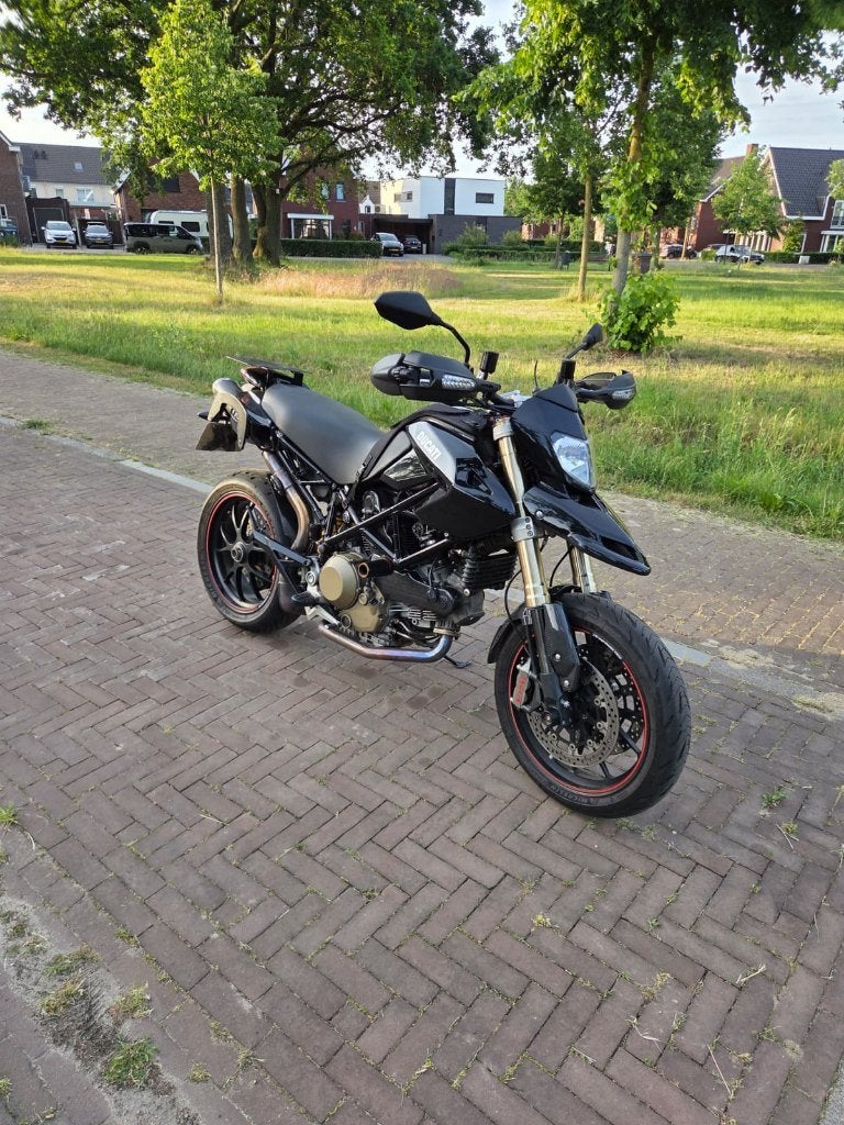 Ducati Hypermotard 1100S