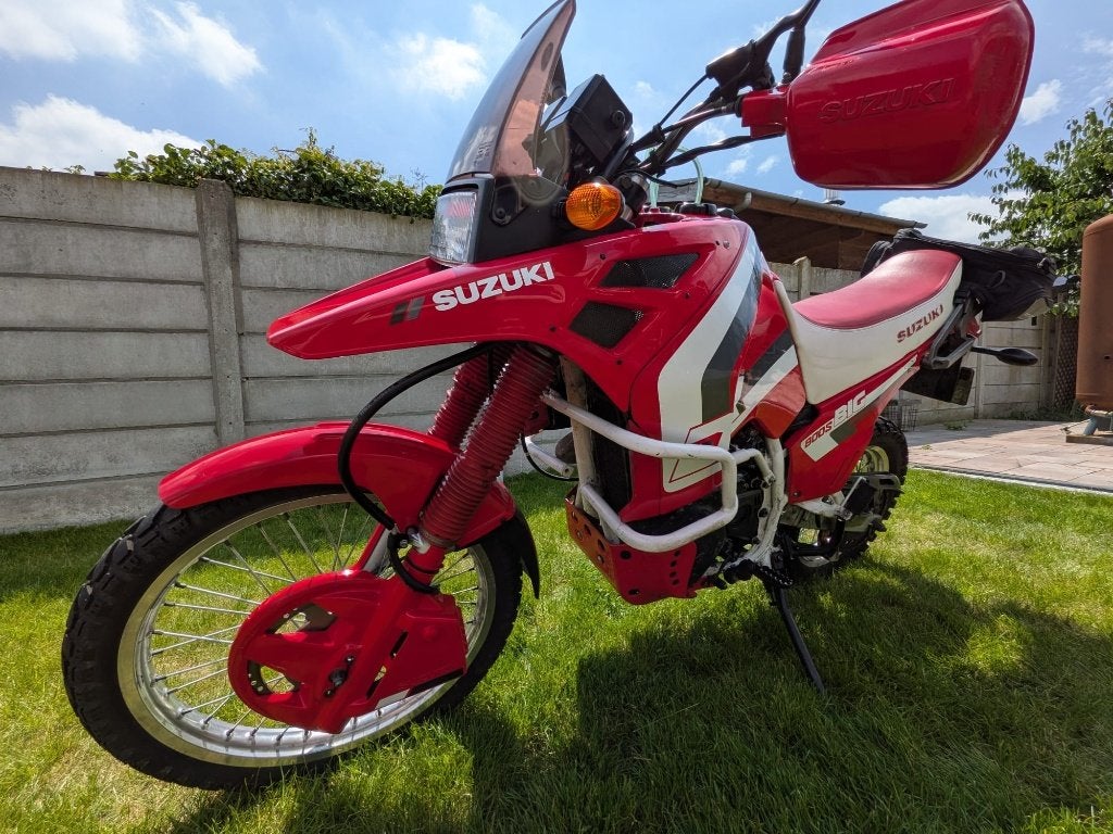 Suzuki DR 800S