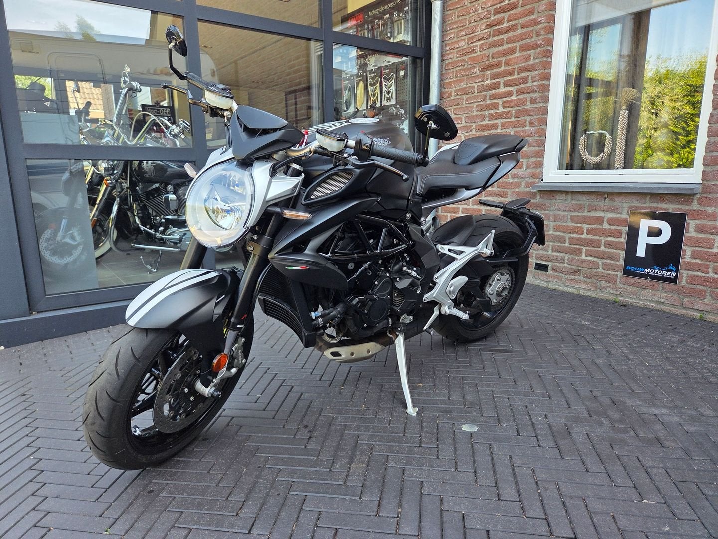MV Agusta Brutale 800