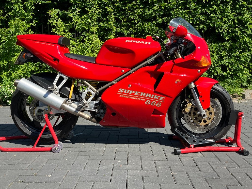Ducati 888 Strada