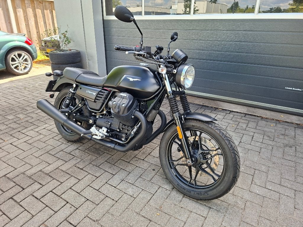 Moto Guzzi V7 III Stone