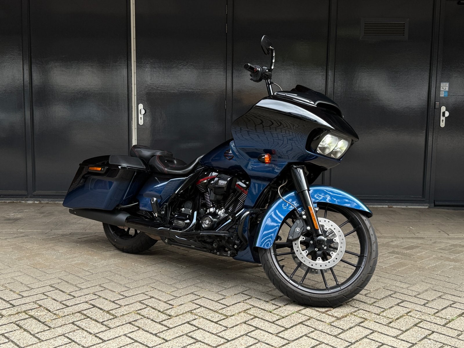Harley-Davidson FLTRXSE CVO Road Glide