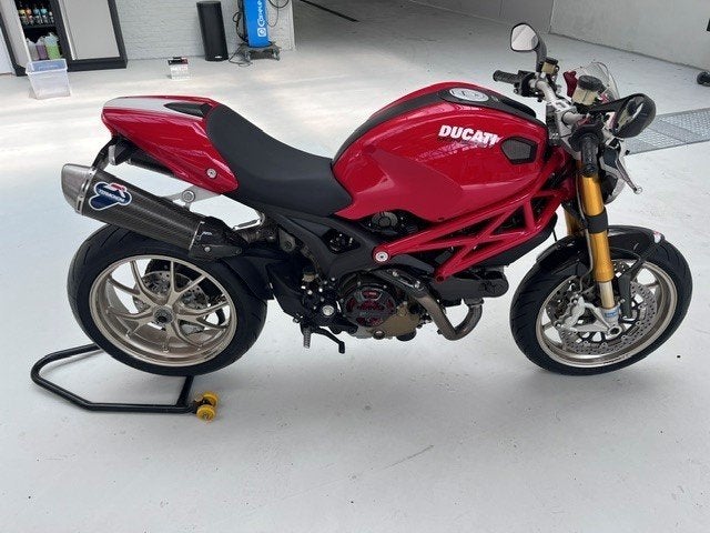 Ducati Monster 1100S