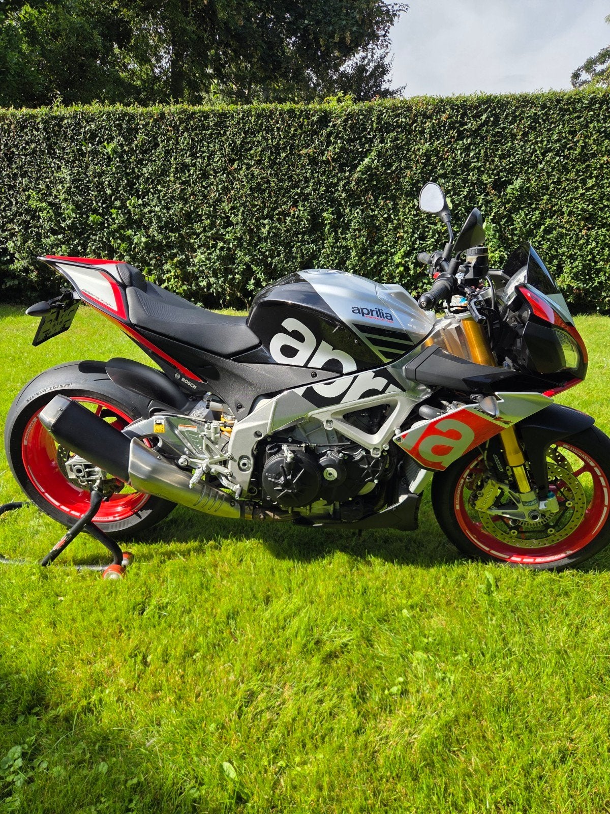 Aprilia Tuono V4 R
