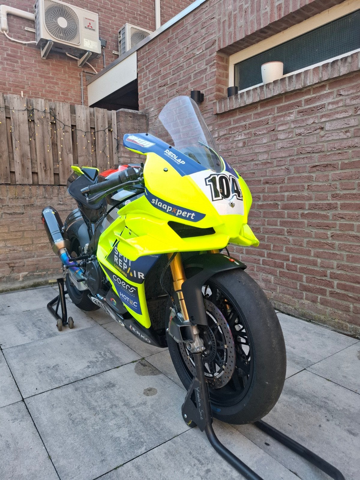 Aprilia RSV-4 Factory
