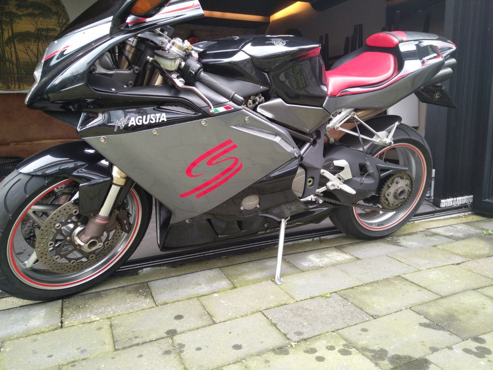 MV Agusta F4