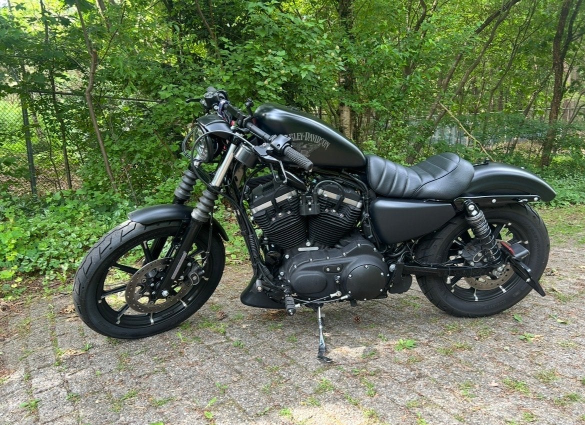 Harley-Davidson XL883N Sportster Iron 883