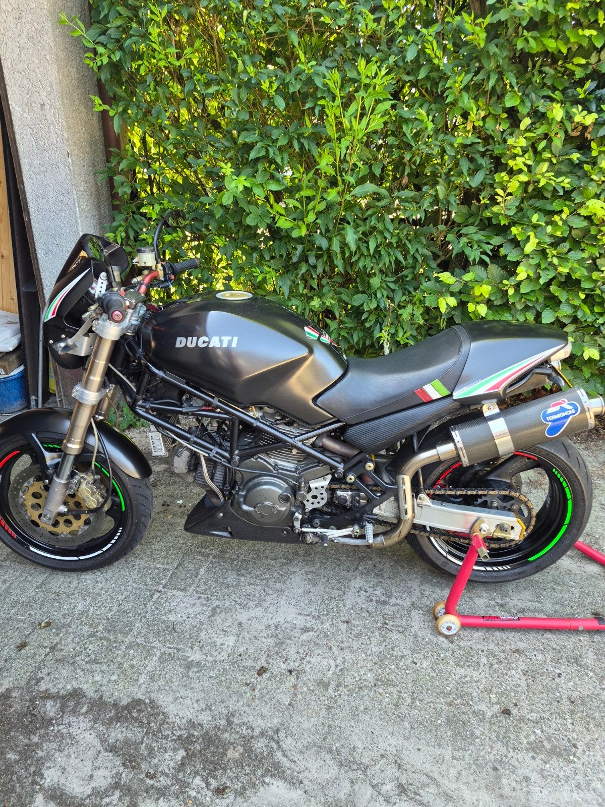 Ducati Monster 900