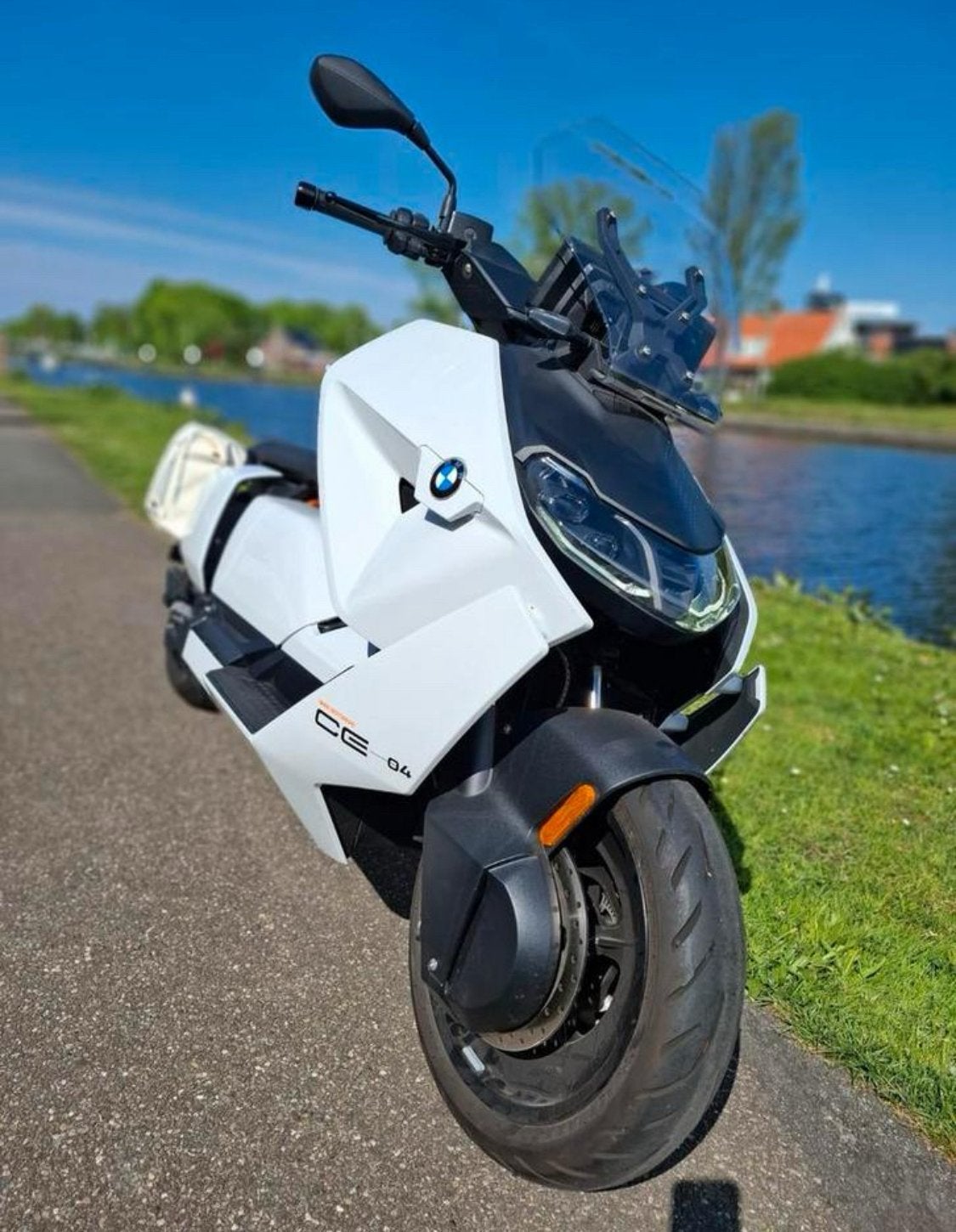 BMW CE 04