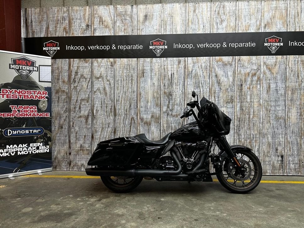 Harley-Davidson FLHXST Street Glide ST