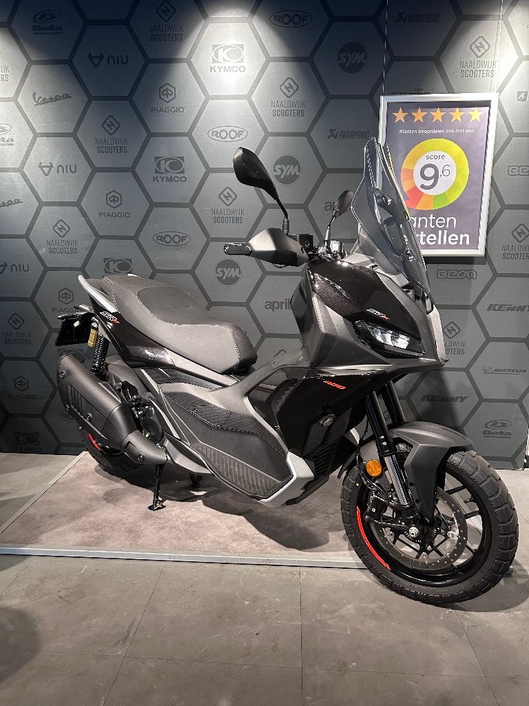 Aprilia SR GT 400