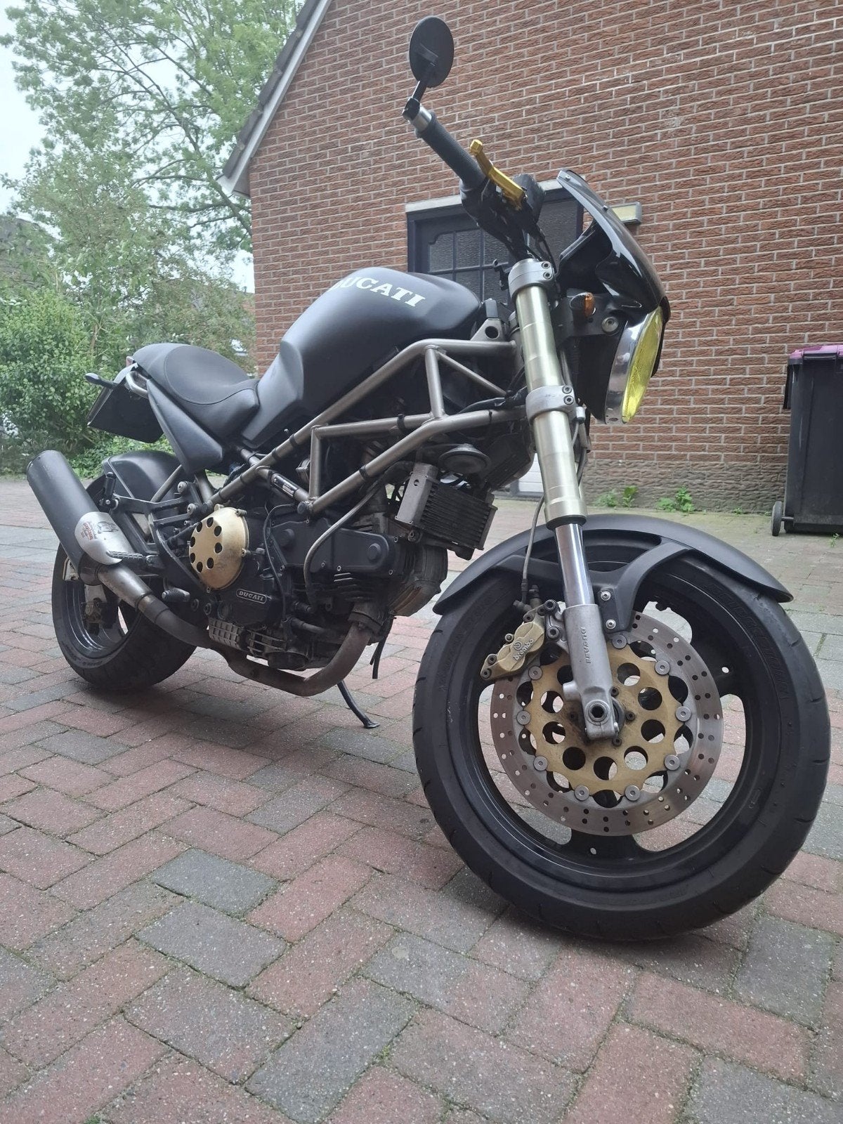 Ducati Monster 900