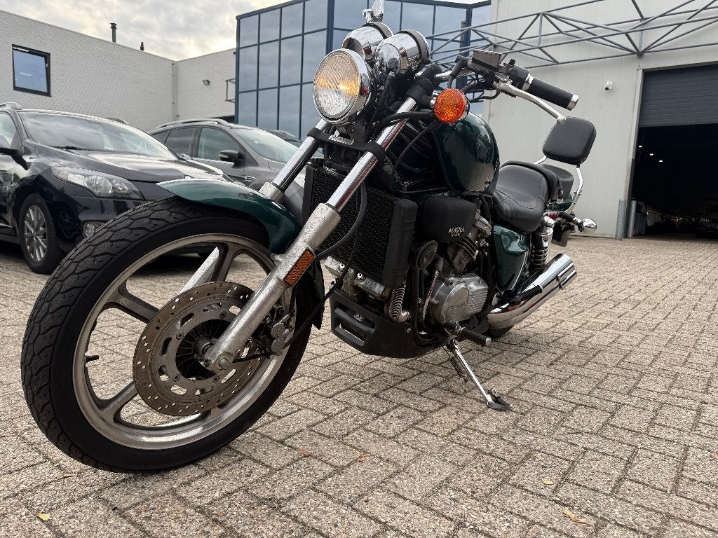 Honda VF 700C Magna