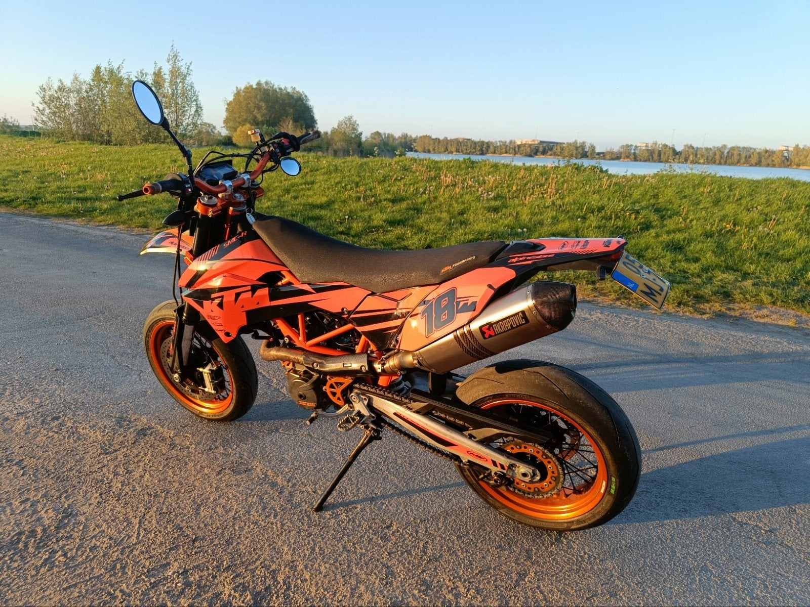 KTM 690 SUPERMOTO