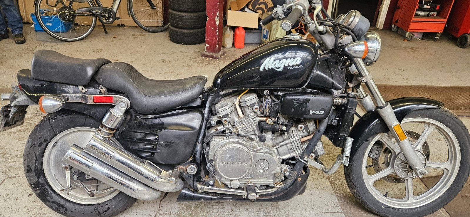 Honda VF 750C Magna V45