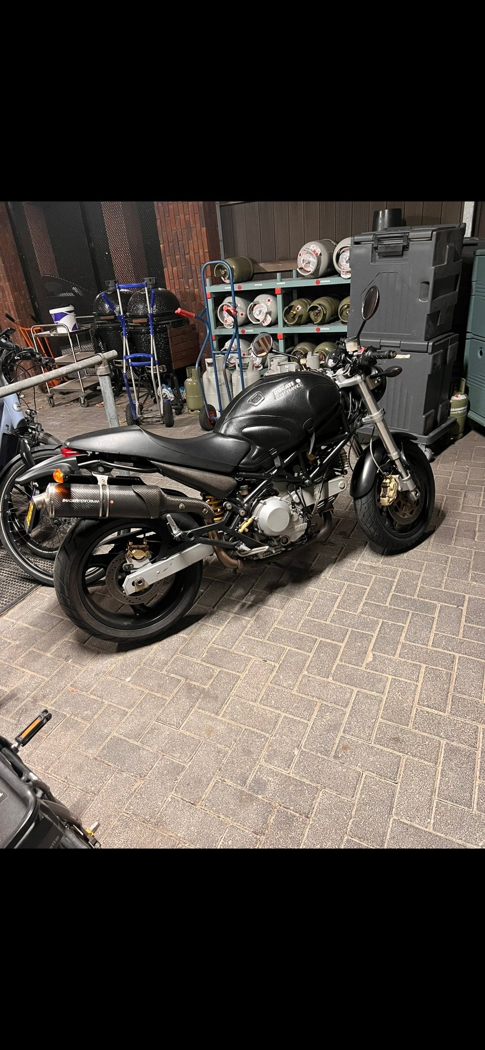 Ducati Monster 900