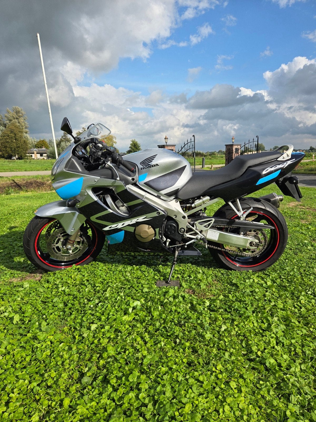 Honda CBR 600F4i