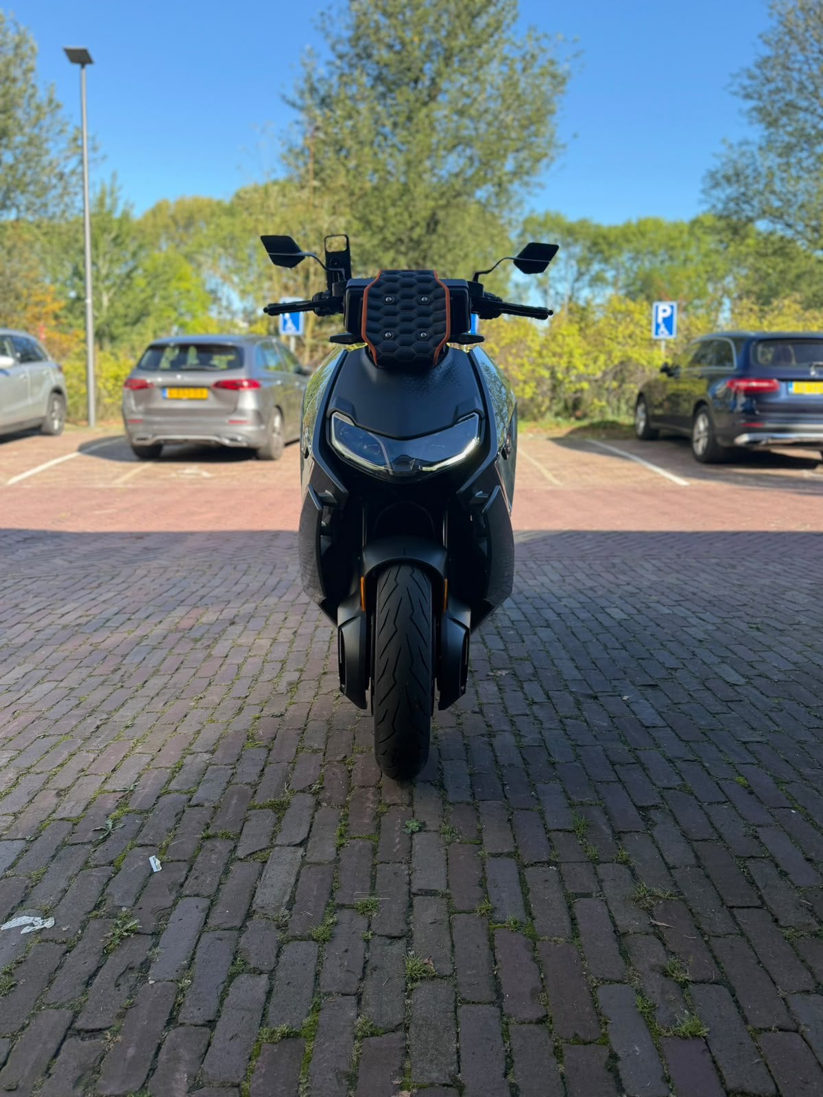 BMW CE 02